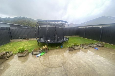 Photo of property in 2 Pattullo Crescent, Wallaceville, Upper Hutt, 5018