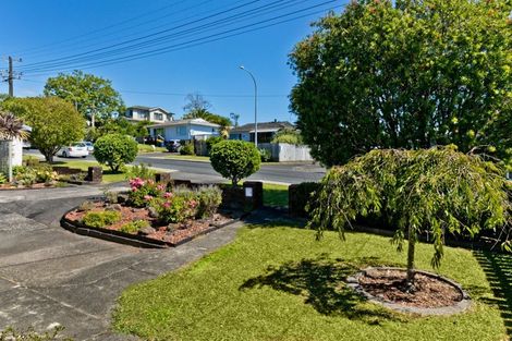 Photo of property in 1/94 Awaroa Road, Sunnyvale, Auckland, 0612