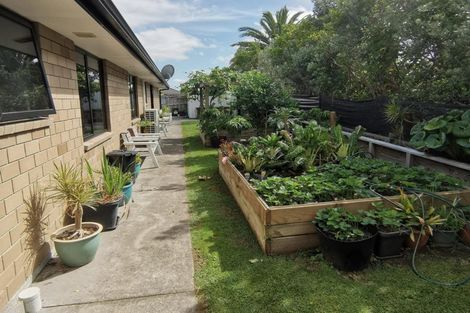 Photo of property in 17 Roto View, One Tree Point, 0118