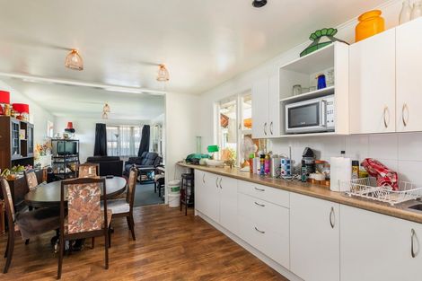 Photo of property in 44 Cobham Crescent, Kelston, Auckland, 0602