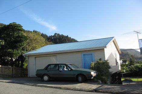 Photo of property in 21 Lincoln Street, Picton, 7220