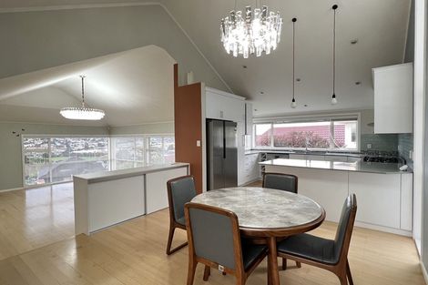 Photo of property in 14 Mcfetridge Place, Hillcrest, Auckland, 0627