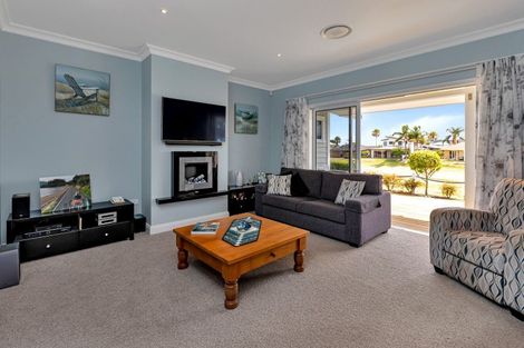 Photo of property in 2 Cayman Court, One Tree Point, 0118