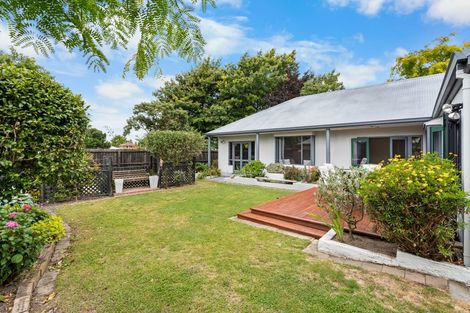Photo of property in 21 Thornwood Place, Redwood, Christchurch, 8051