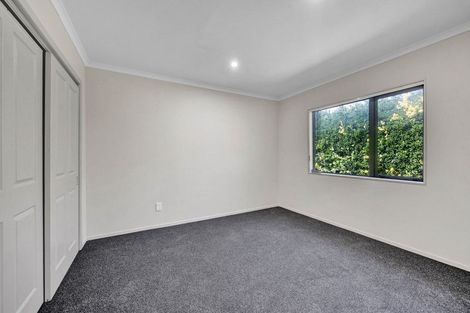 Photo of property in 8 County Drive, Hawera, 4610