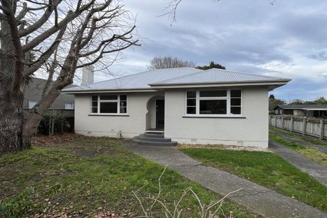 Photo of property in 28 Pahiatua Street, Hokowhitu, Palmerston North, 4410