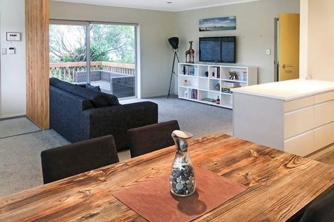 Photo of property in 1/7 Lingham Crescent, Torbay, Auckland, 0630