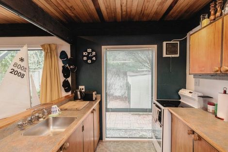 Photo of property in 2a Pitoitoi Road, Days Bay, Lower Hutt, 5013