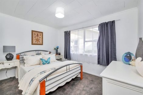 Photo of property in 28 Mawney Road, Henderson, Auckland, 0610