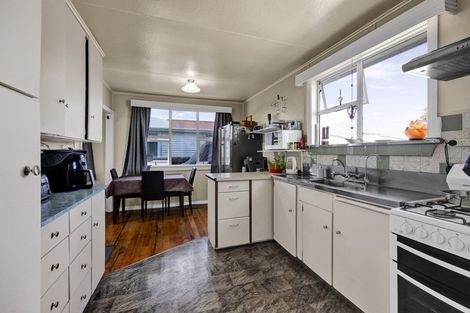 Photo of property in 14 Buchanan Place, Hawera, 4610