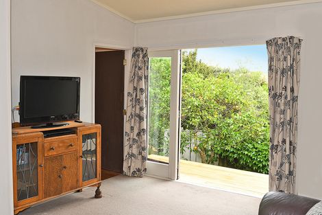 Photo of property in 17 Hillside Crescent, Leigh, 0985