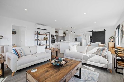 Photo of property in 124 Lisle Farm Drive, Pukekohe, 2120