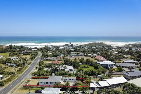 Photo of property in 32 Ripiro Drive, Baylys Beach, Dargaville, 0377