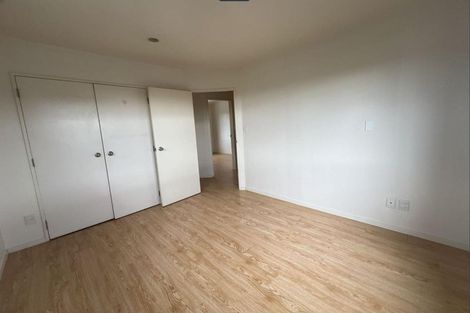 Photo of property in 2/5 Kilham Avenue, Northcote, Auckland, 0627