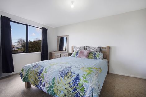 Photo of property in 68 Mountain Road, Henderson Valley, Auckland, 0612