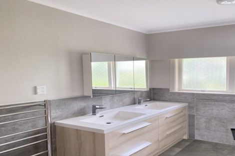 Photo of property in 193 Glenfield Road, Hillcrest, Auckland, 0627