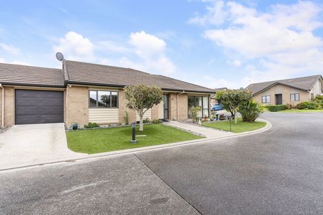 Photo of property in 58 Royalle Mews, Botany Downs, Auckland, 2010