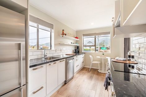 Photo of property in 2/48 Kowhai Avenue, Ebdentown, Upper Hutt, 5018