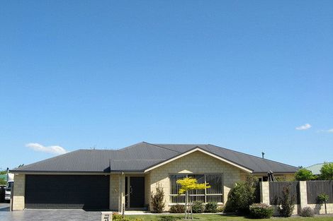 Photo of property in 43 Coolspring Way, Redwood, Christchurch, 8051