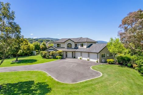 Photo of property in 18 Emerald Hill Drive, Birchville, Upper Hutt, 5018