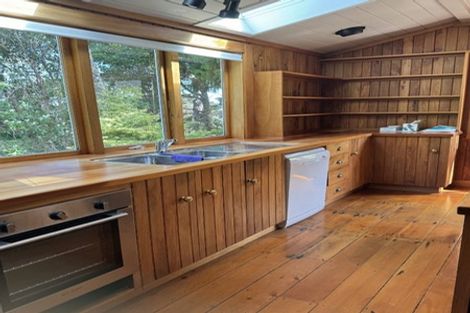 Photo of property in 905 West Coast Road, Waiatarua, Auckland, 0604