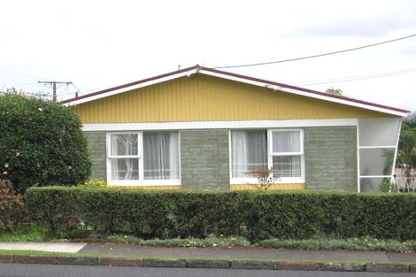 Photo of property in 2/96 Te Atatu Road, Te Atatu South, Auckland, 0610