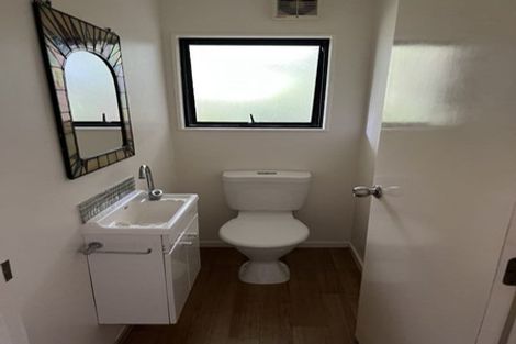 Photo of property in 32 Marae Road, Greenhithe, Auckland, 0632