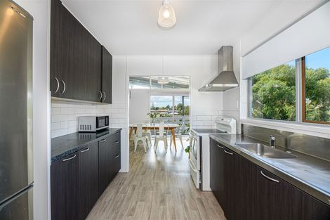 Photo of property in 100 Awaroa Road, Sunnyvale, Auckland, 0612