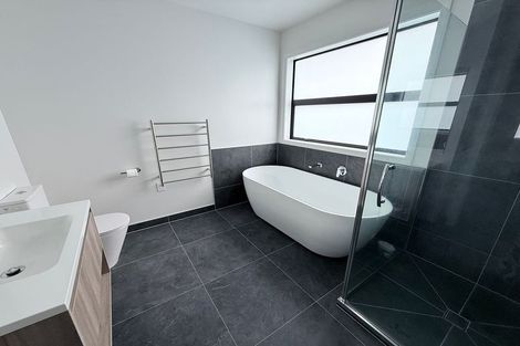 Photo of property in 122 Godfrey Drive, Orewa, 0931