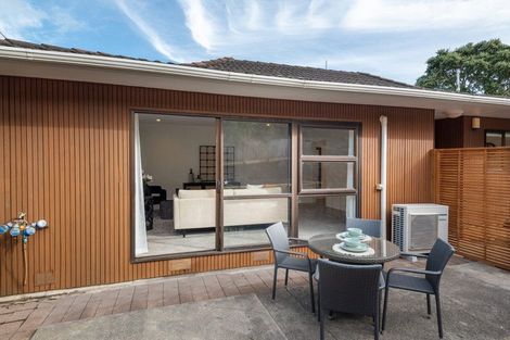 Photo of property in 2/7 Tallington Crescent, Torbay, Auckland, 0630