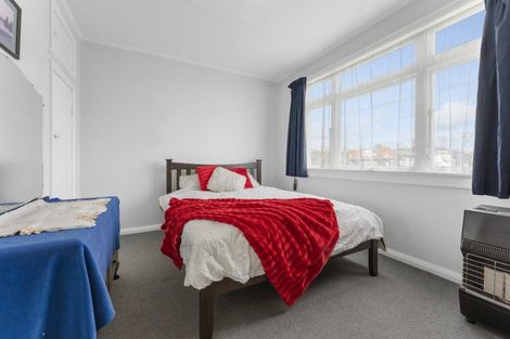 Photo of property in 13 Mckenzie Street, Levin, 5510