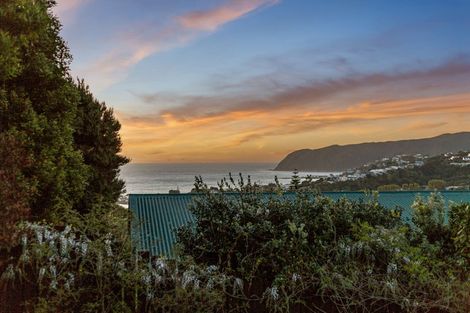 Photo of property in 2/11 Mervyn Place, Plimmerton, Porirua, 5026