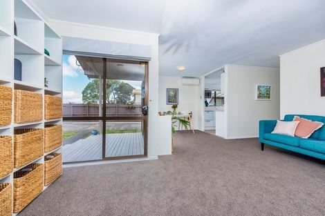 Photo of property in 194 Waitemata Drive, Ranui, Auckland, 0612