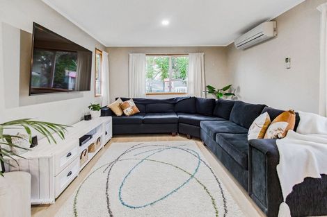 Photo of property in 4 Albemarle Place, Massey, Auckland, 0614