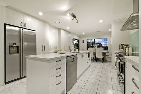 Photo of property in 36 Sapperton Drive, Henderson, Auckland, 0612