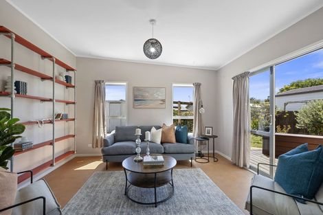 Photo of property in 6 Mace Street, Waitara, 4320