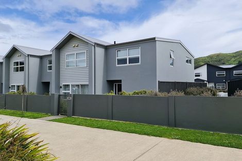 Photo of property in 16 Bluff Road, Kenepuru, Porirua, 5022