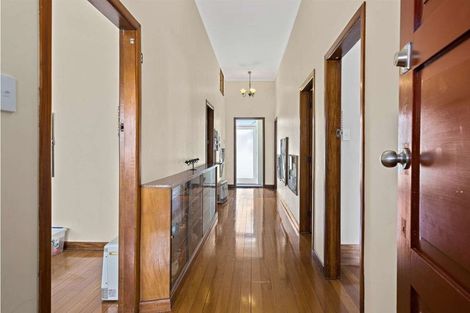 Photo of property in 1/221 Onewa Road, Birkenhead, Auckland, 0626