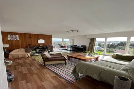 Photo of property in 2/390 Glenfield Road, Glenfield, Auckland, 0629