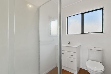 Photo of property in 2/35 Secretariat Place, Randwick Park, Auckland, 2105