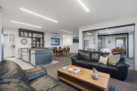 Photo of property in 21 Hine Street, New Plymouth, 4310