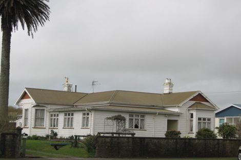 Photo of property in 14 Domett Street, Waitara, 4320