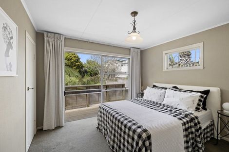 Photo of property in 49a Waiwaka Terrace, Strandon, New Plymouth, 4312