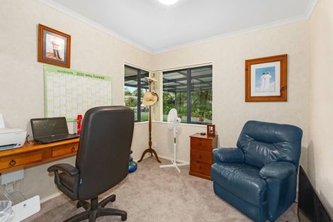 Photo of property in 1 West Peak Way, Otaki, 5512