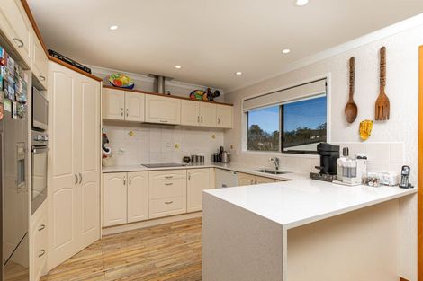 Photo of property in 56 Rosewarne Crescent, Glendene, Auckland, 0602