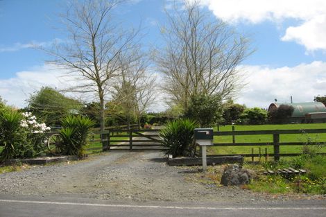 Photo of property in 120 Boord Crescent, Kumeu, 0891