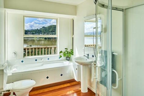 Photo of property in 34 Seaview Road, Paremata, Porirua, 5024