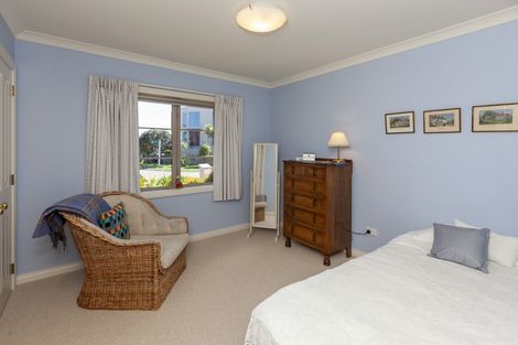 Photo of property in 136 Renown Road, Raumati South, Paraparaumu, 5032