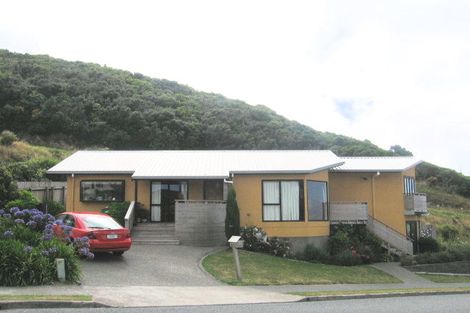 Photo of property in 50 Ashton Fitchett Drive, Brooklyn, Wellington, 6021