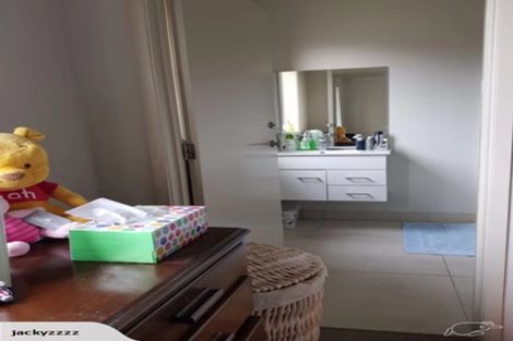 Photo of property in 32 Horizon View Road, Oteha, Auckland, 0632